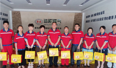 浓情迎端午 温馨送祝福-一定发集团为员工发放端午节礼品