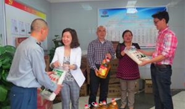 一年一度“五一”至，节日慰问暖人心